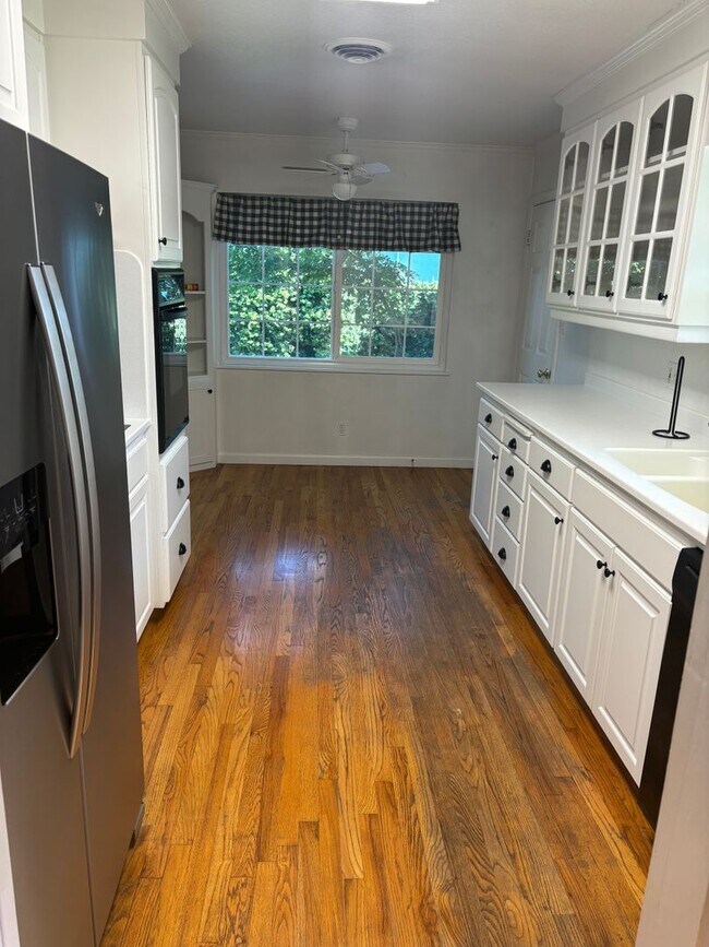 Building Photo - 1456 Live Oak Blvd