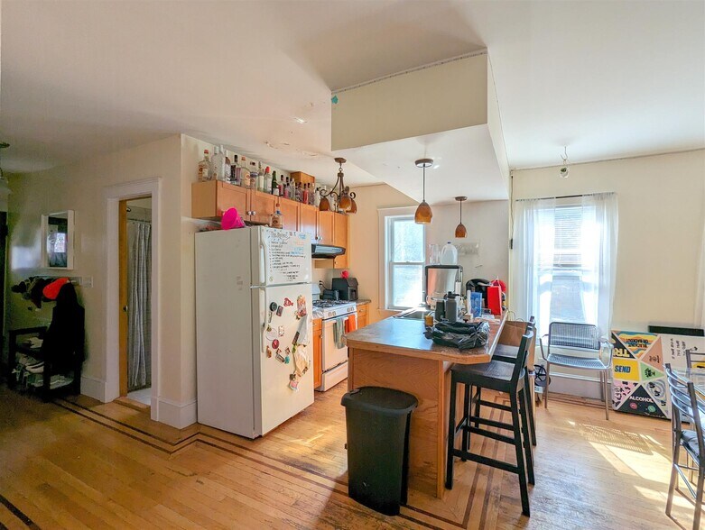 Building Photo - 28R Cherry St