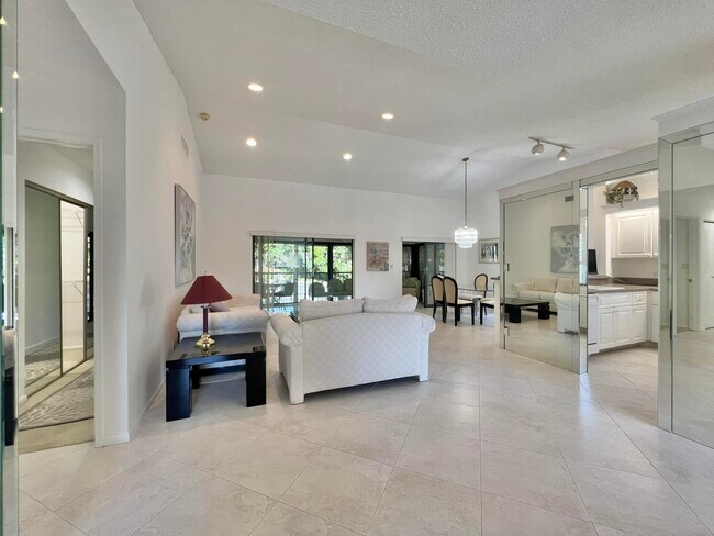 Building Photo - 10756 Bahama Palm Way