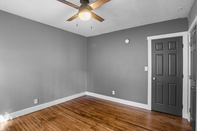 Building Photo - 1 Bedroom 1 Bath Duplex in the Heart of Auburn