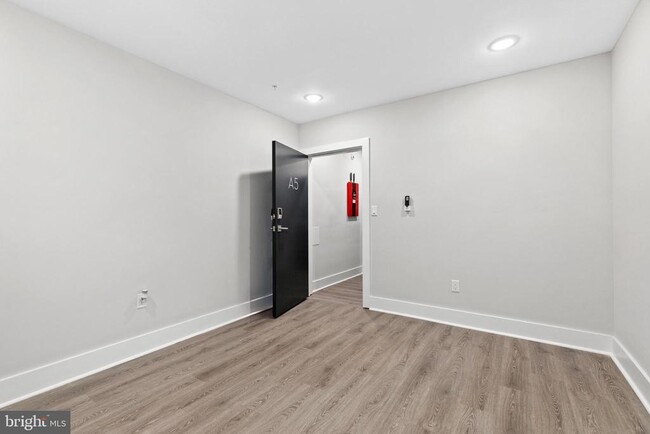 Building Photo - 1240 Raum St NE