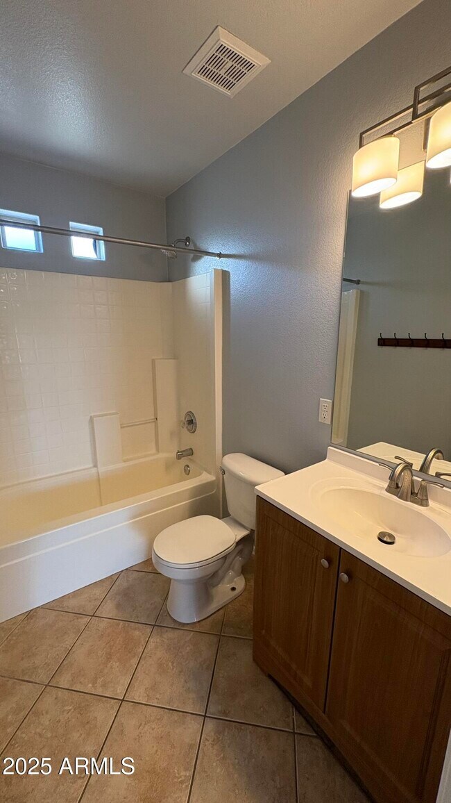 Building Photo - 9214 W Ross Ave