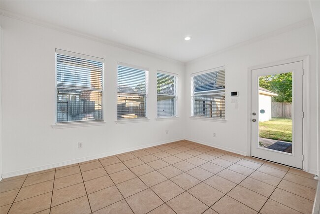 Building Photo - 22115 Oakcreek Hollow Ln