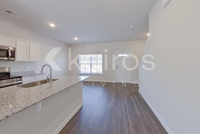 Building Photo - 2461 Banyan Cir