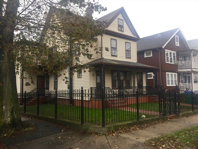 Building Photo - 67 Greenleaf Ave