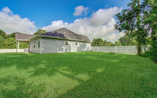 Building Photo - 984 County Rd 340