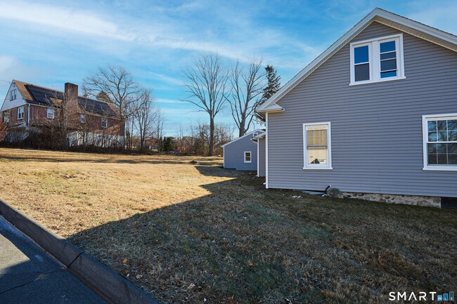 Building Photo - 121 Johnson St