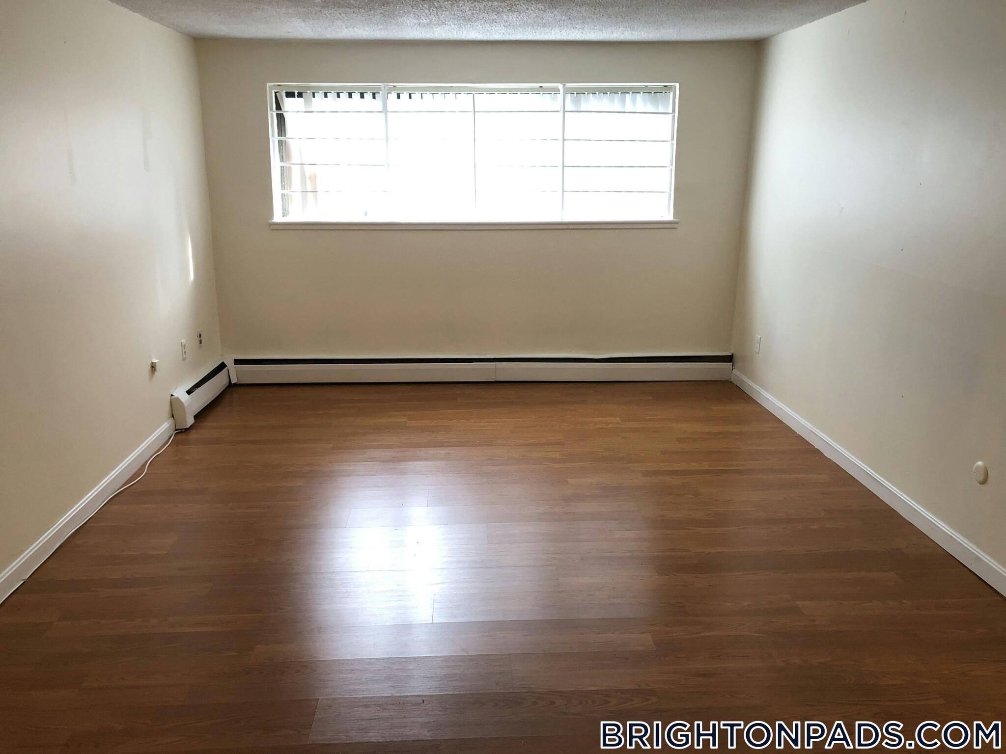 Building Photo - 122 Dustin St