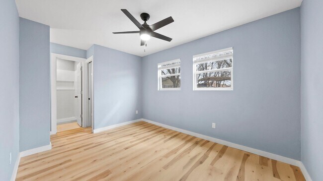 Building Photo - 1112 Village Green Dr