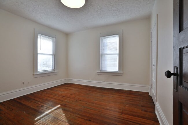Building Photo - 229 E 11th Ave