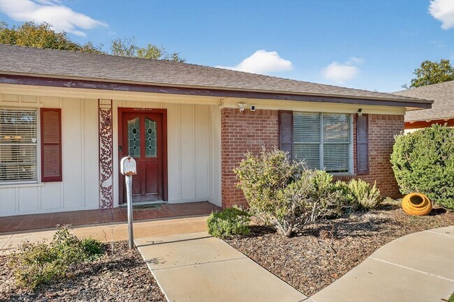 Building Photo - 3210 Cimmaron Ave