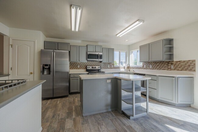 Building Photo - 5108 Hawk Springs Dr