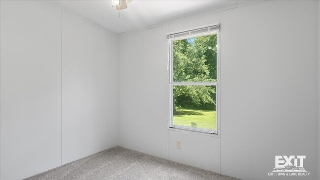 Building Photo - Spacious 3 Bedroom, 2 Bathroom Home in Cou...