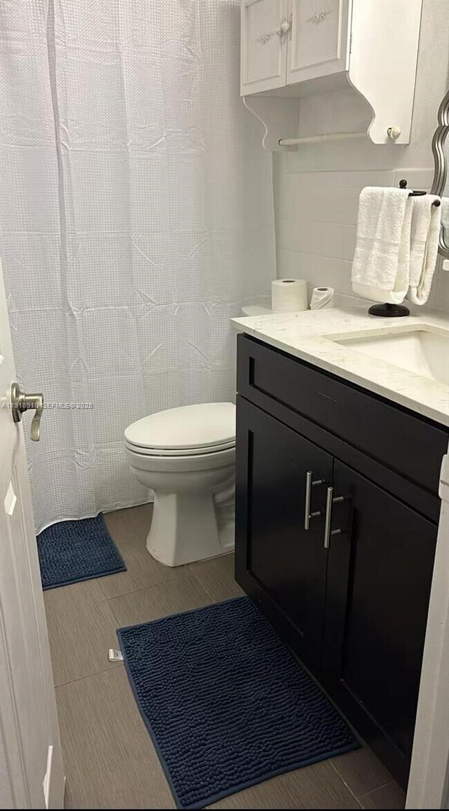 Building Photo - 910 SE Ocean Ave