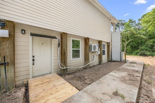 Building Photo - 28096 7 Sisters Rd