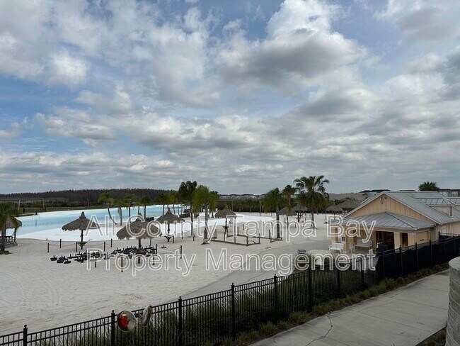 Primary Photo - 32047 Blue Passing Loop