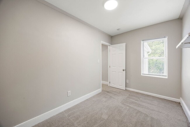 Building Photo - 3 Bedroom townhouse in Wilmington