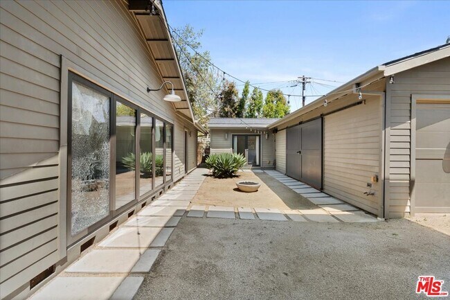 Building Photo - 4525 Melbourne Ave