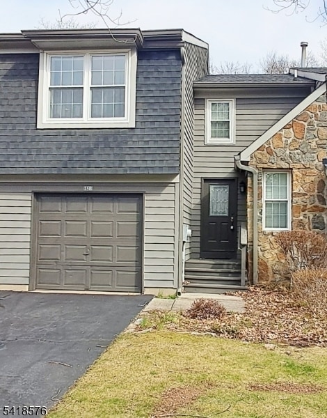 Building Photo - 15 Andover Cir