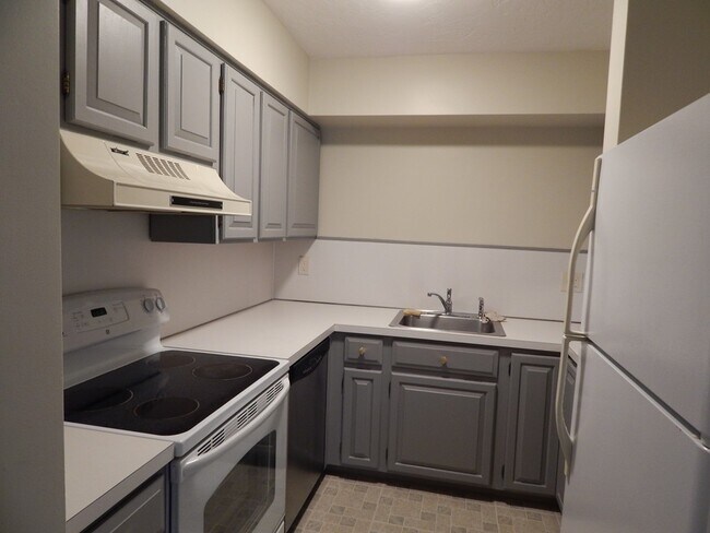 Building Photo - 340 Sunderland Rd