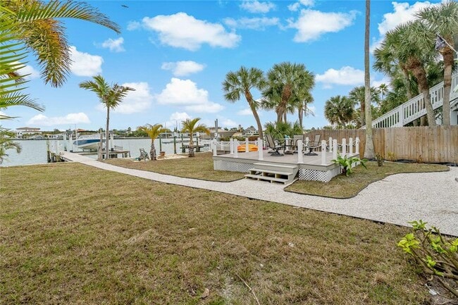 Building Photo - 8441 Bayshore Dr