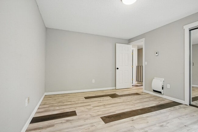 Building Photo - Charming Salmon Creek Condo