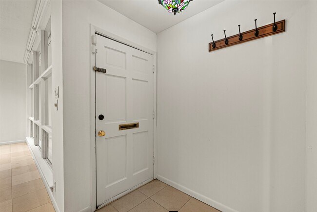 Building Photo - 2927 Rockyridge Dr