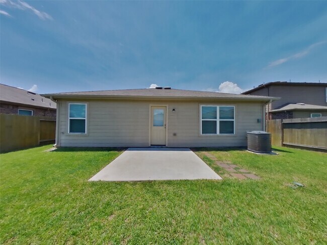 Building Photo - 733 Totem Trail Dr
