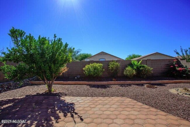 Building Photo - 5569 W Crimson Bluff Dr