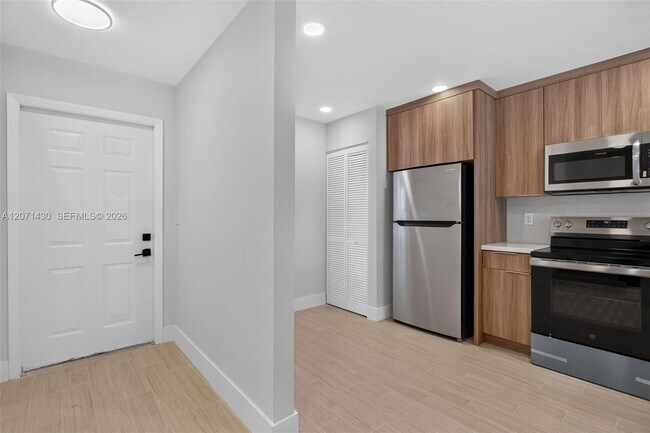Building Photo - 2880 Coral Springs Dr