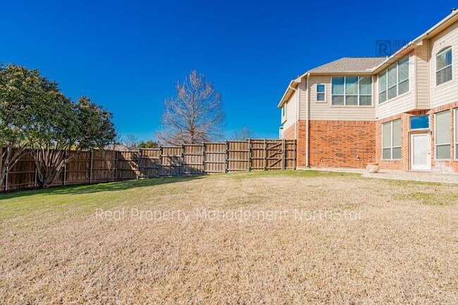 Building Photo - Lake Views, Space & Lifestyle – Ask about our move in specials!