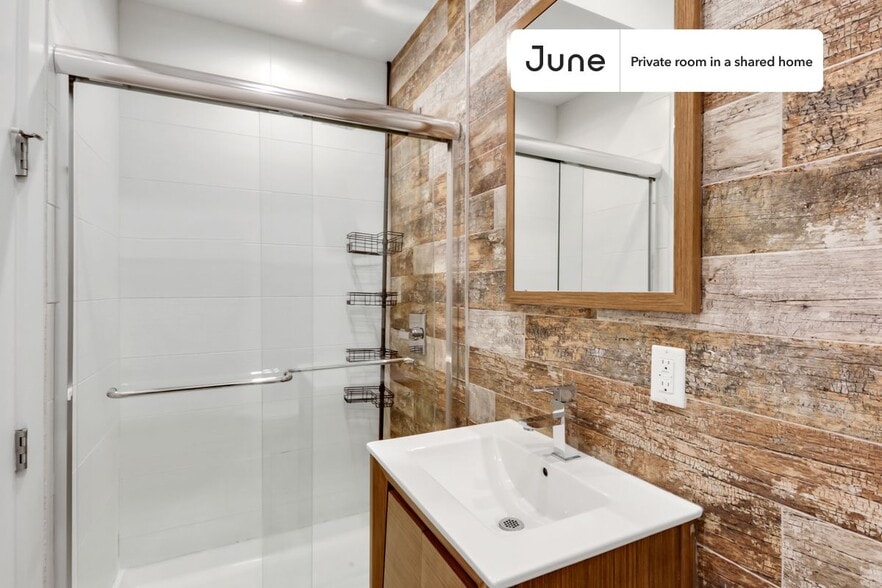 Building Photo - Room in Shared 5 bed/2.5 bath home in Bedford-Stuyvesant