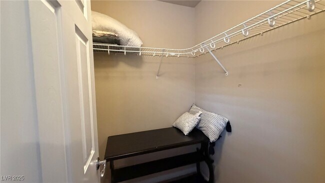 Building Photo - 6451 Parrot Ridge Ct