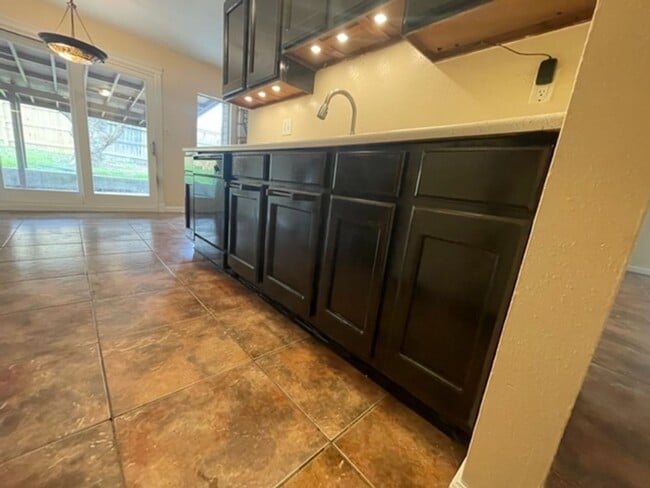 Building Photo - Nice One Story 3 bedroom 2 bath