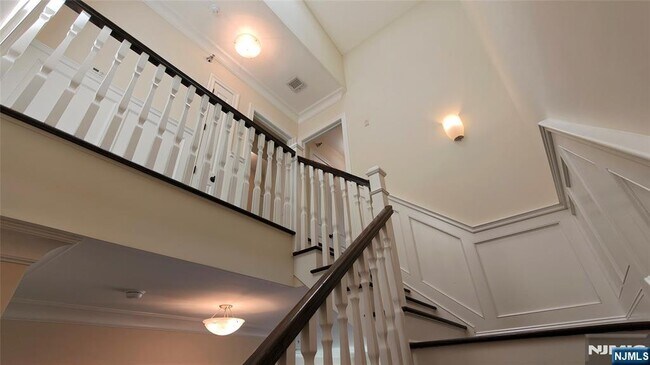 Building Photo - 1600 Kaufer Ln