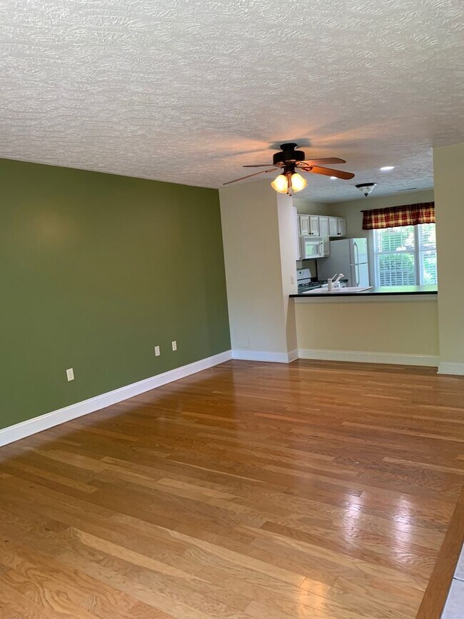 Building Photo - 435 Oak Tree Blvd NW