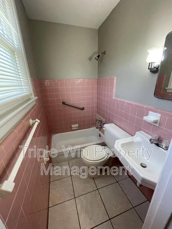 Building Photo - 1105 S Waterford Dr