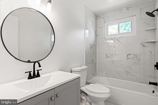 Building Photo - 5019 Leland Dr