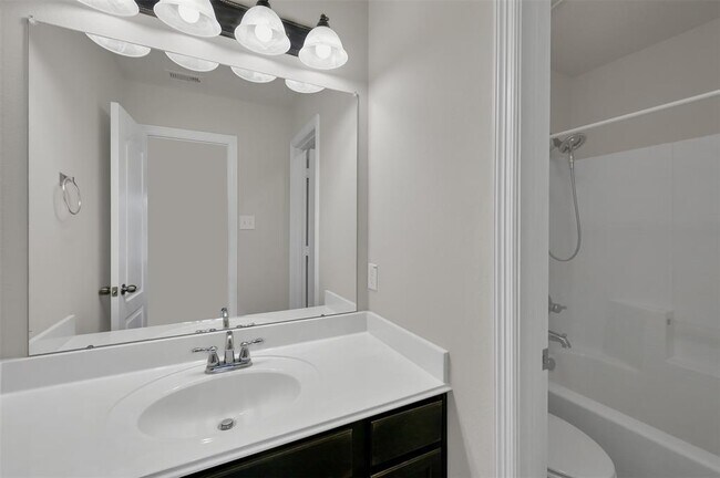 Building Photo - 946 Fife Dr