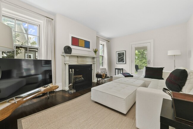 Building Photo - 17 Farrar St