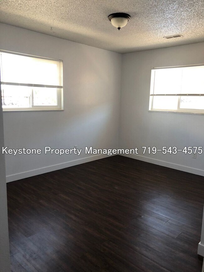 Building Photo - $525 OFF Move In Special! Well Maintained Apartment - Near CSUP 2 Bed/1 Bath $1050/$1050