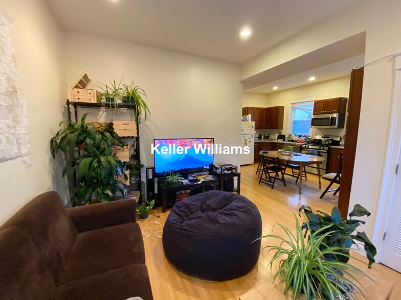 Building Photo - 1625 Tremont St