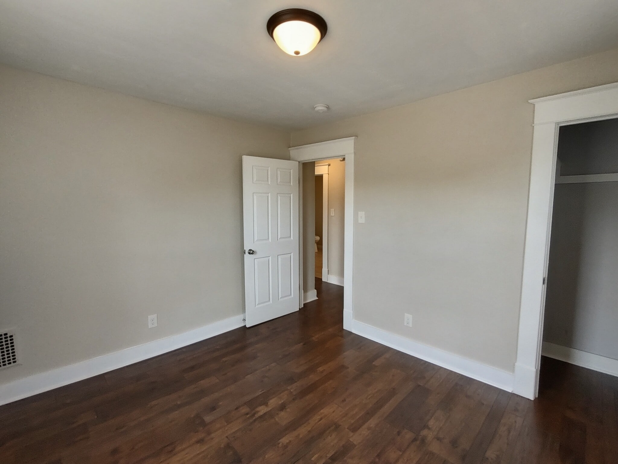 Primary Bed - 55 Clayton St