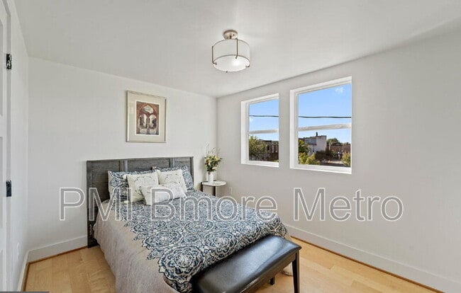 Building Photo - 2329 E Madison St