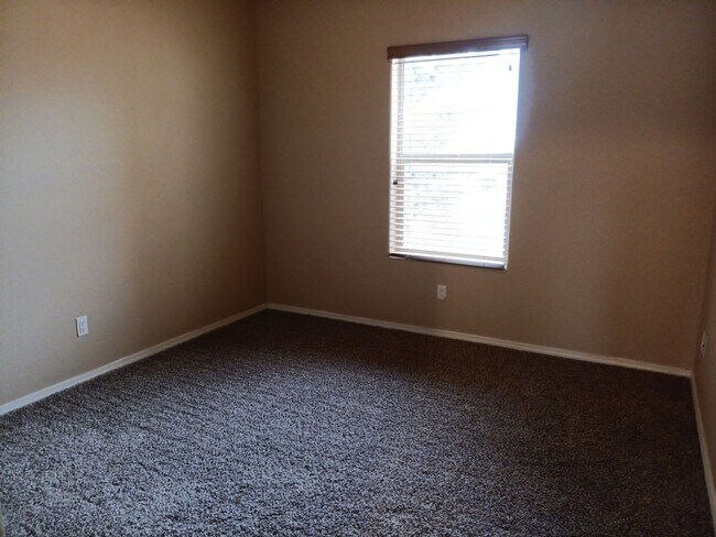 Building Photo - 4 Bedroom, 2 Bathroom! Lovely Home! Schedule a Showing!