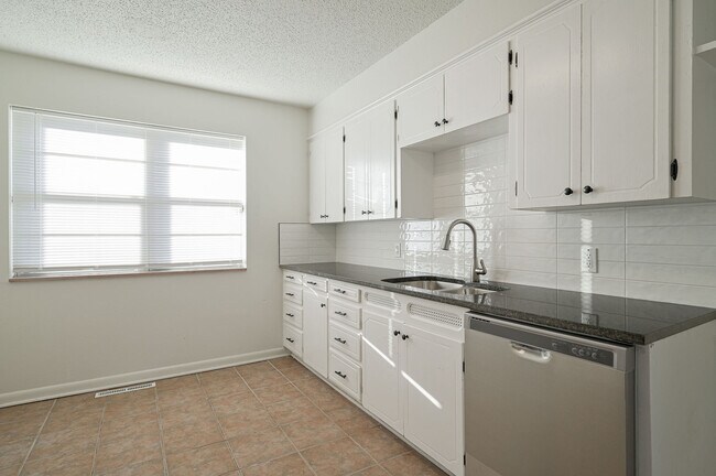 Building Photo - 4800 Spencer Rd