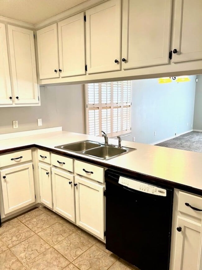 Building Photo - 2/2.5 Townhouse in West Mobile