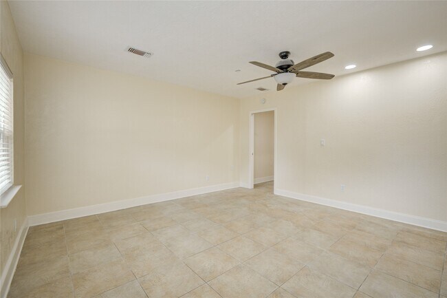 Building Photo - 5006 Westfield Village Dr