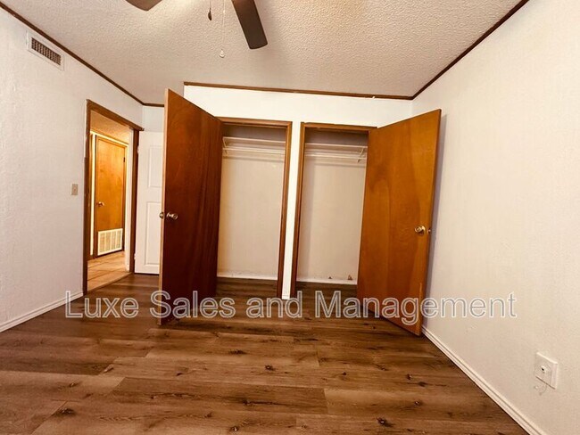 Building Photo - 4110 N Drexel Blvd