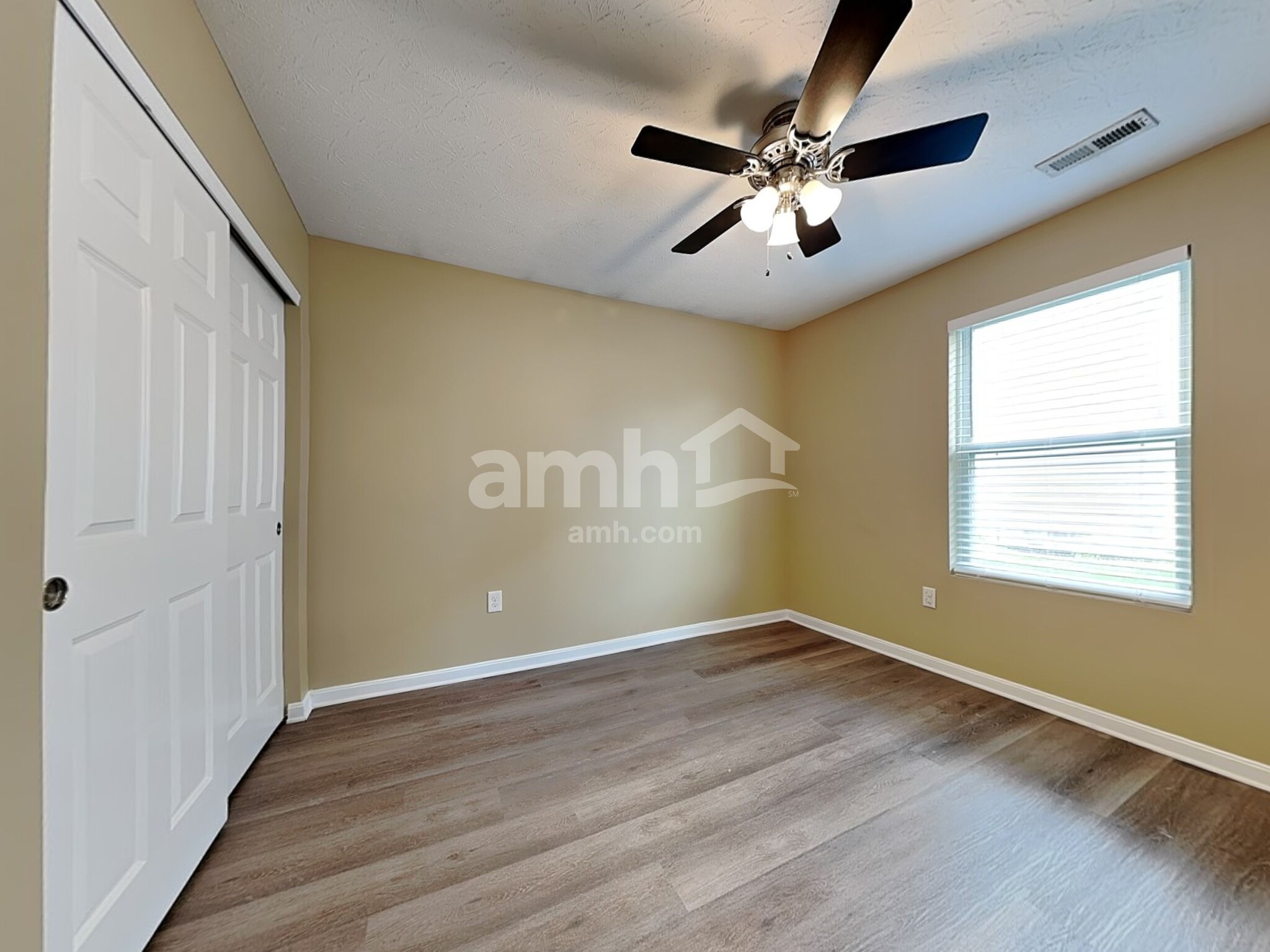 Building Photo - 469 Hennepin Dr